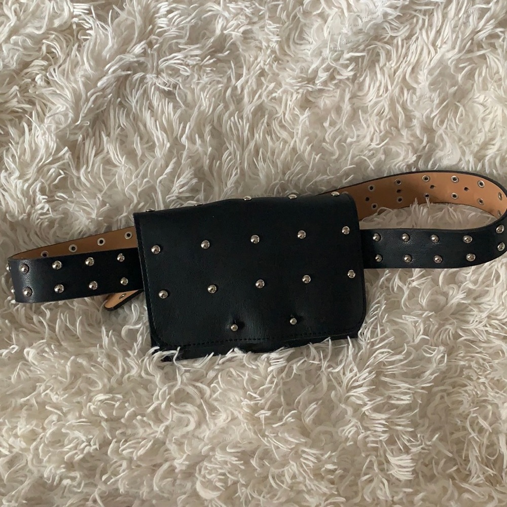 Princess Polly belt bag
